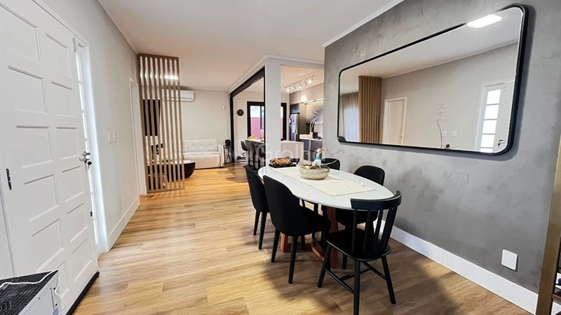 Casa em Jurerê Internacional com 3 quartos 1 suíte: 1ª foto da galeria de imagens do imóvel