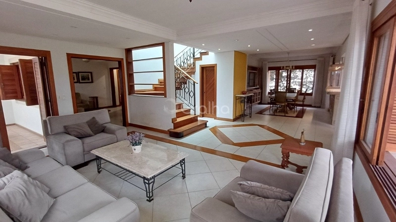 Casa com 4 suítes em Jurerê: 1ª foto da galeria de imagens do imóvel