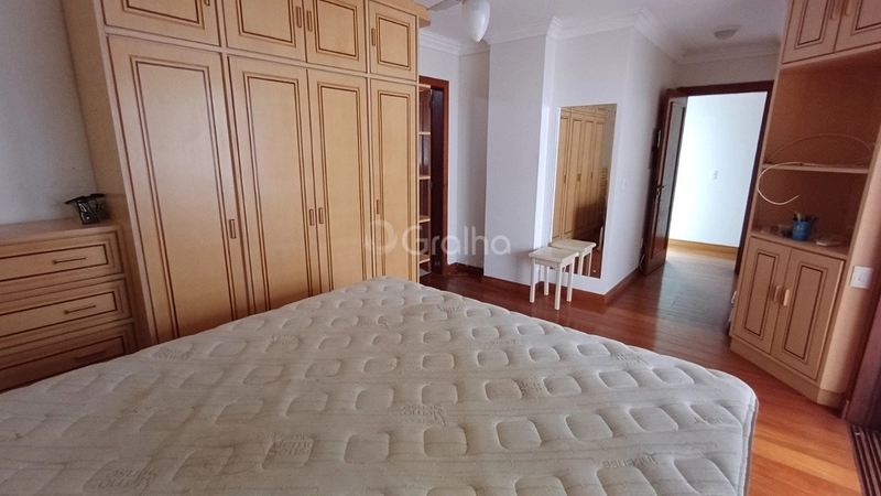 Casa com 4 suítes em Jurerê: 3ª foto da galeria de imagens do imóvel