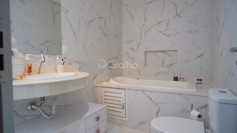 Casa em Jurerê - 4 suítes: 2ª foto da galeria de imagens do imóvel