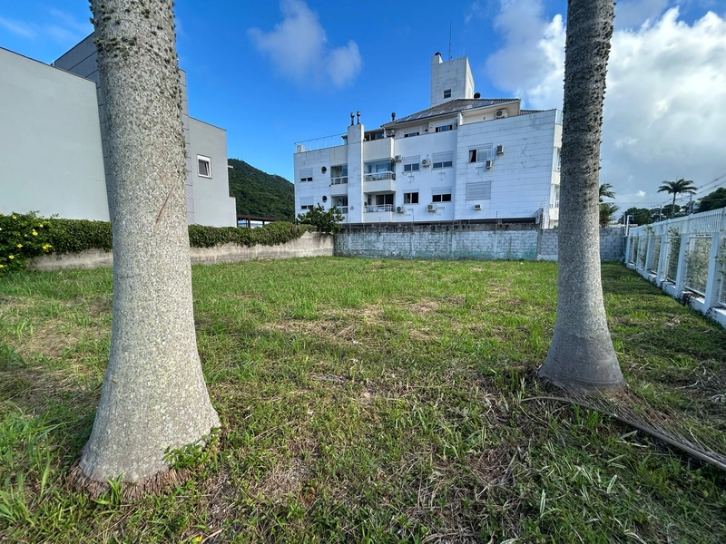 Terreno na Cachoeira do Bom Jesus em condomínio: 4ª foto da galeria de imagens do imóvel
