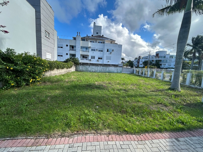 Terreno na Cachoeira do Bom Jesus em condomínio: 2ª foto da galeria de imagens do imóvel