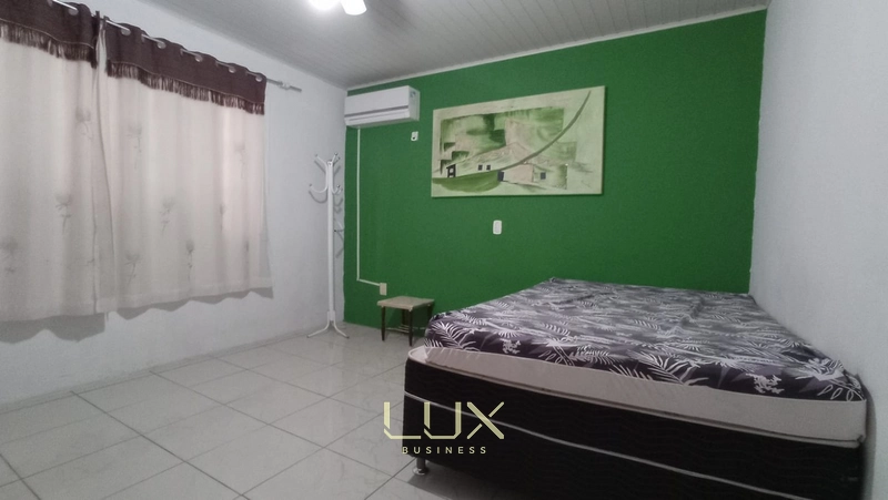 CASA MEIA PRAIA: 8ª foto da galeria de imagens do imóvel