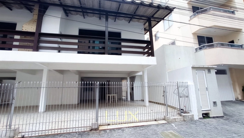 CASA MEIA PRAIA: 15ª foto da galeria de imagens do imóvel