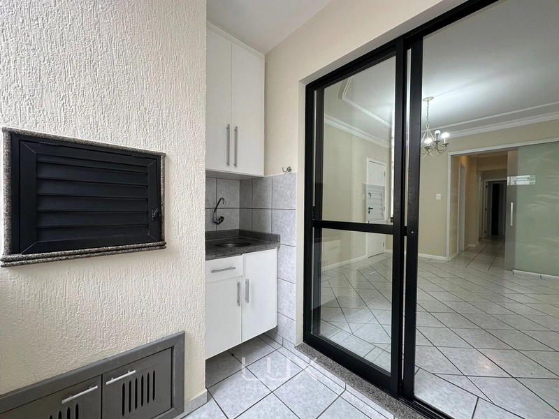 APARTAMENTO PRONTO NO CORAÇÃO DA MEIA PRAIA: 7ª foto da galeria de imagens do imóvel