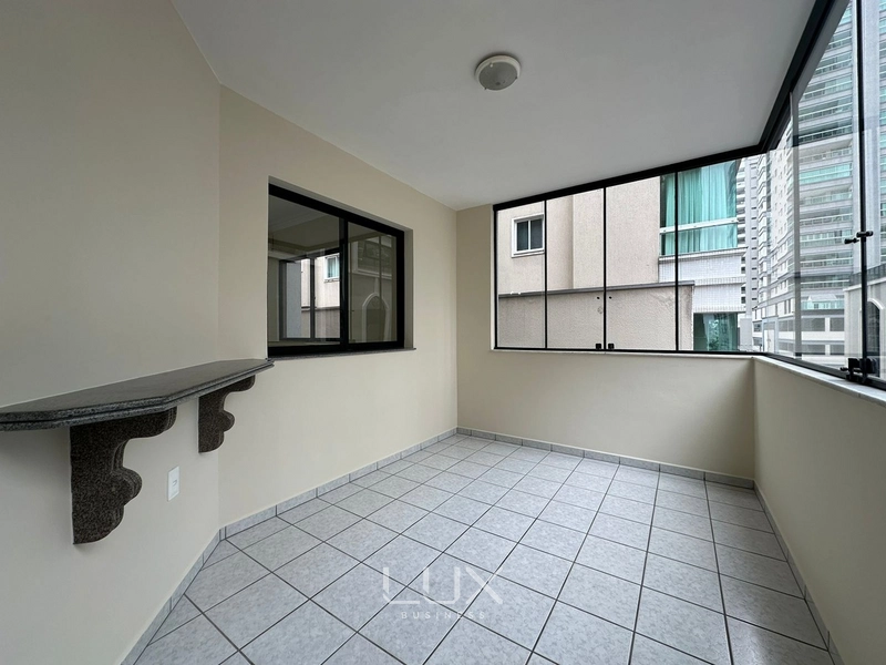 APARTAMENTO PRONTO NO CORAÇÃO DA MEIA PRAIA: 8ª foto da galeria de imagens do imóvel