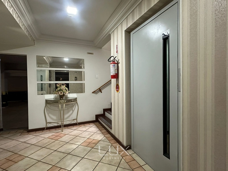 APARTAMENTO PRONTO NO CORAÇÃO DA MEIA PRAIA: 2ª foto da galeria de imagens do imóvel