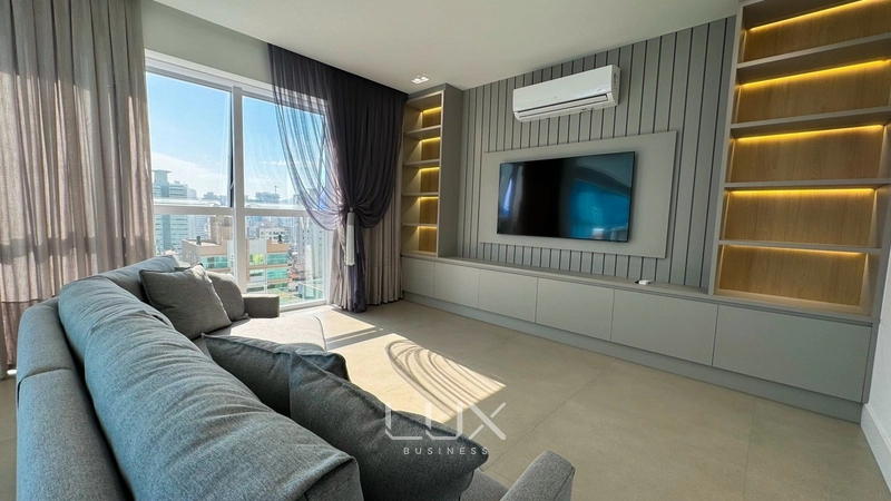 APARTAMENTO NOVO, TOTALMENTE MOBILIADO EM MEIA PRAIA: 1ª foto da galeria de imagens do imóvel