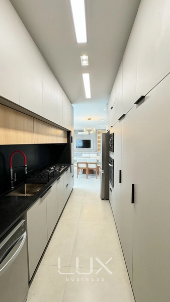 APARTAMENTO NOVO, TOTALMENTE MOBILIADO EM MEIA PRAIA: 8ª foto da galeria de imagens do imóvel