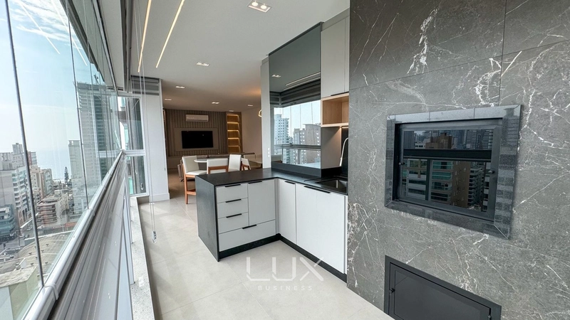 APARTAMENTO NOVO, TOTALMENTE MOBILIADO EM MEIA PRAIA: 5ª foto da galeria de imagens do imóvel