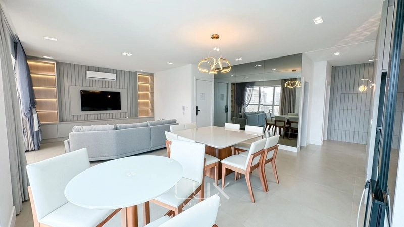 APARTAMENTO NOVO, TOTALMENTE MOBILIADO EM MEIA PRAIA: 4ª foto da galeria de imagens do imóvel