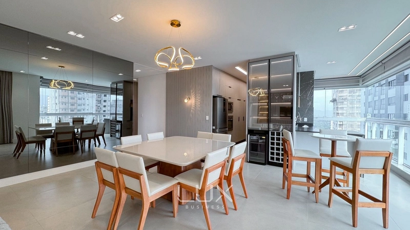 APARTAMENTO NOVO, TOTALMENTE MOBILIADO EM MEIA PRAIA: 2ª foto da galeria de imagens do imóvel