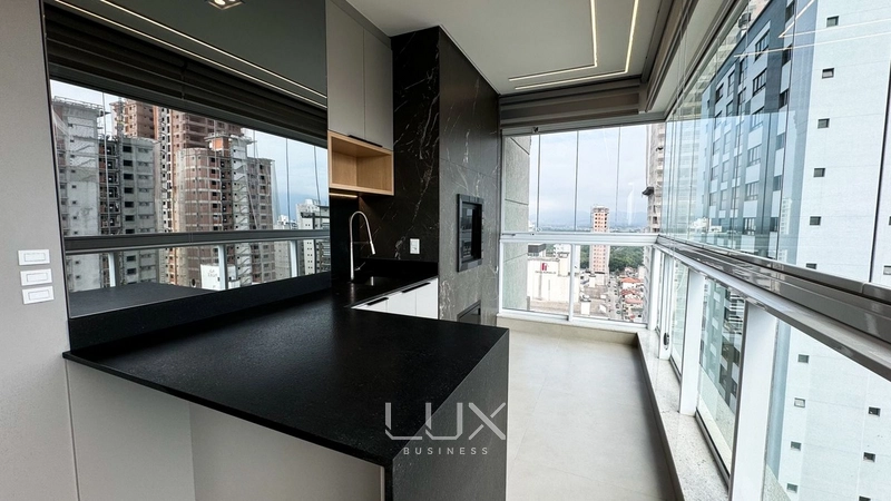 APARTAMENTO NOVO, TOTALMENTE MOBILIADO EM MEIA PRAIA: 6ª foto da galeria de imagens do imóvel