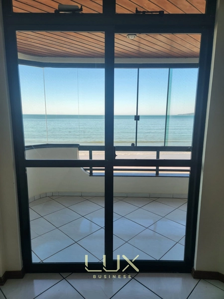 Apartamento à Venda Frente Mar em Meia Praia: 3ª foto da galeria de imagens do imóvel