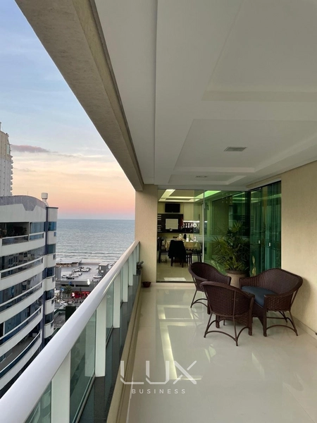 NO CORAÇÃO DE MEIA PRAIA: 1ª foto da galeria de imagens do imóvel