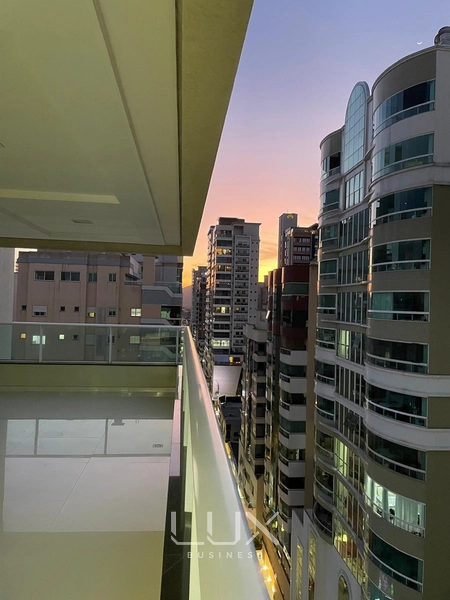 NO CORAÇÃO DE MEIA PRAIA: 4ª foto da galeria de imagens do imóvel