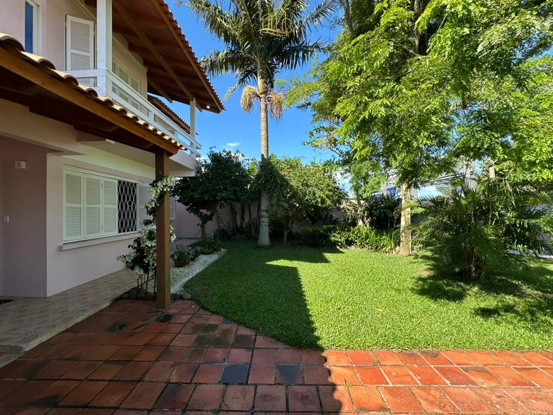 Sobrado mobiliado com piscina!: 3ª foto da galeria de imagens do imóvel