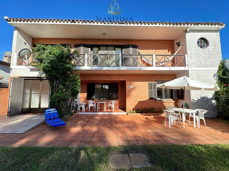 Casa com 03 quartos, mobiliada, a 6 quadras do mar!: 1ª foto da galeria de imagens do imóvel