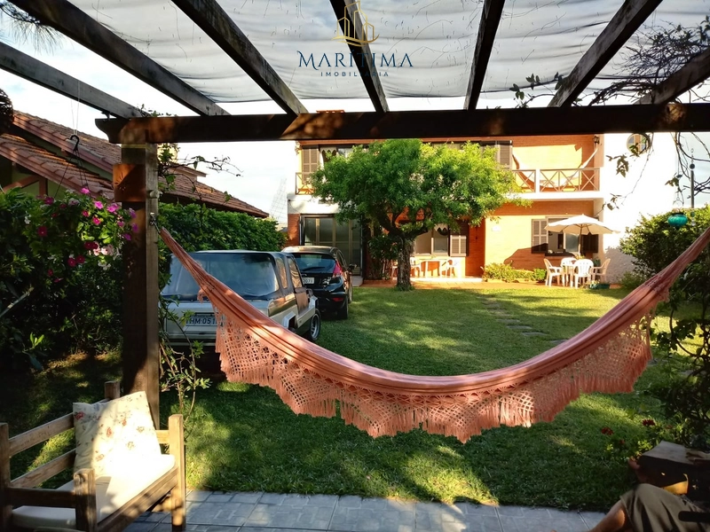 Casa com 03 quartos, mobiliada, a 6 quadras do mar!: 2ª foto da galeria de imagens do imóvel