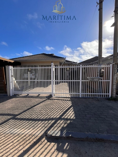 Excelente casa geminada de 02 dormitórios, em Tramandaí!