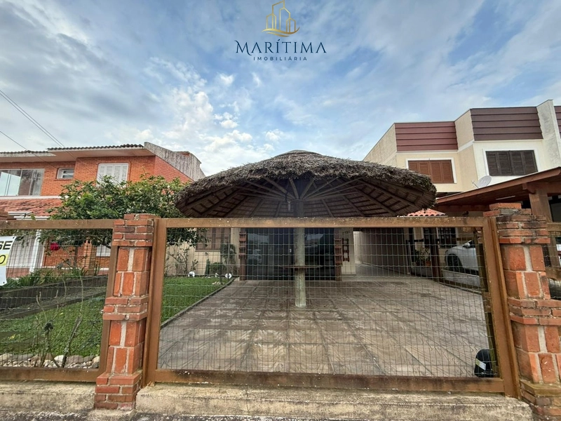 Casa térrea com piscina, ótima localização próximo a Plataforma!: 1ª foto da galeria de imagens do imóvel