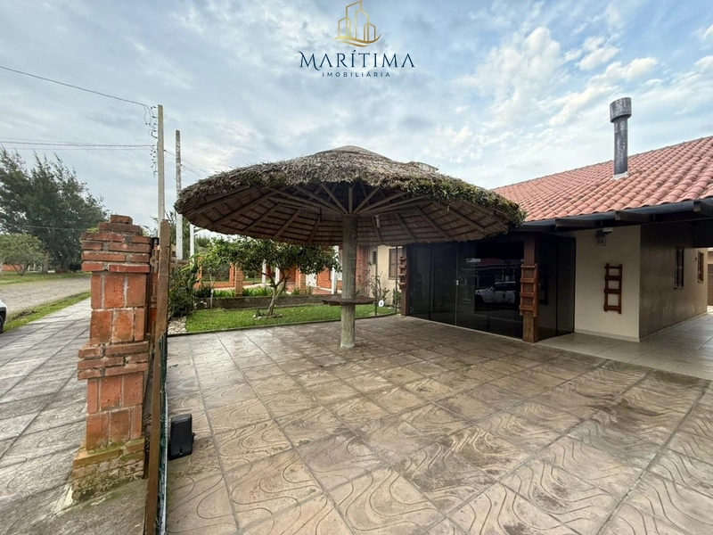 Casa térrea com piscina, ótima localização próximo a Plataforma!: 2ª foto da galeria de imagens do imóvel