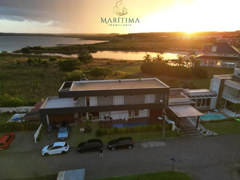 Casa de Luxo com vista para a lagoa e Pôr do Sol exuberante !