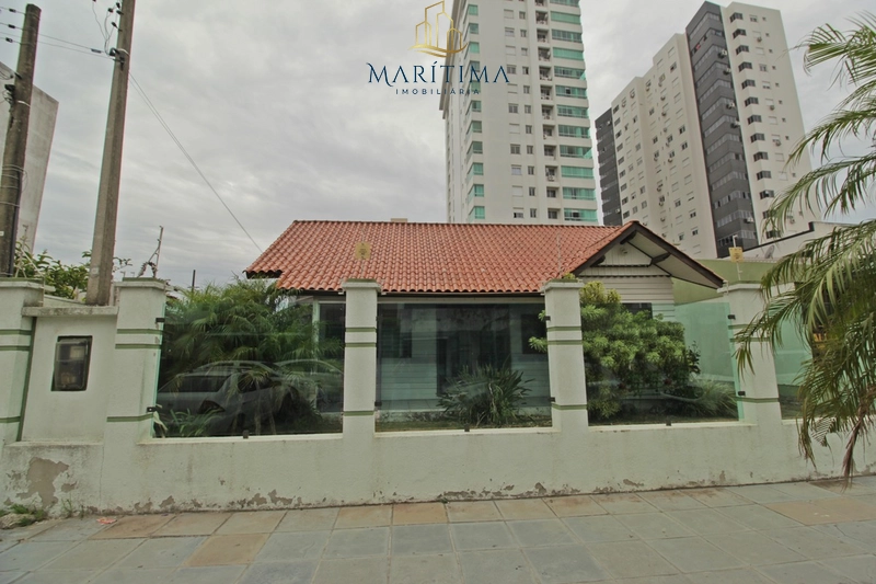 Casa de 3 dormitórios em excelente localização.: 1ª foto da galeria de imagens do imóvel