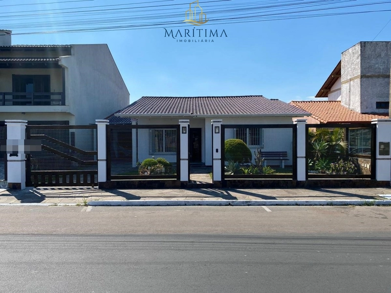 Linda casa com piscina!: 2ª foto da galeria de imagens do imóvel