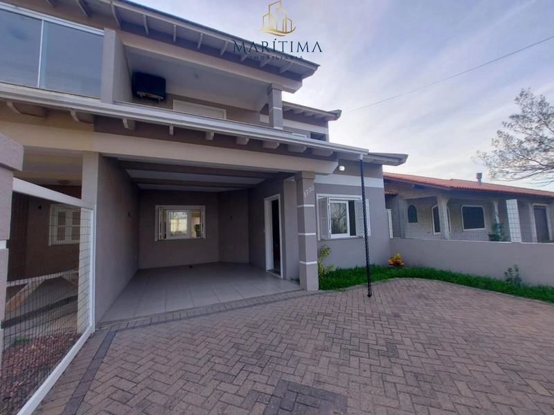 Casa de 03 dormitórios com piscina, em frente ao mar!: 1ª foto da galeria de imagens do imóvel