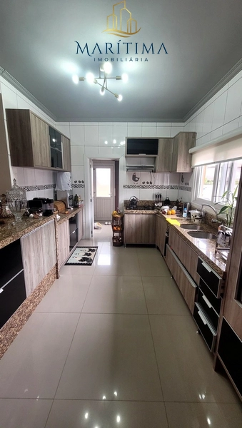 Linda casa com piscina em condomínio alto padrão.: 10ª foto da galeria de imagens do imóvel