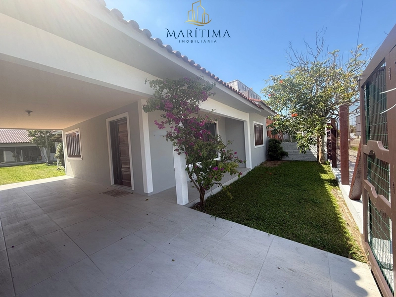 Casa térrea, ampla, localização excepcional em Tramandaí!