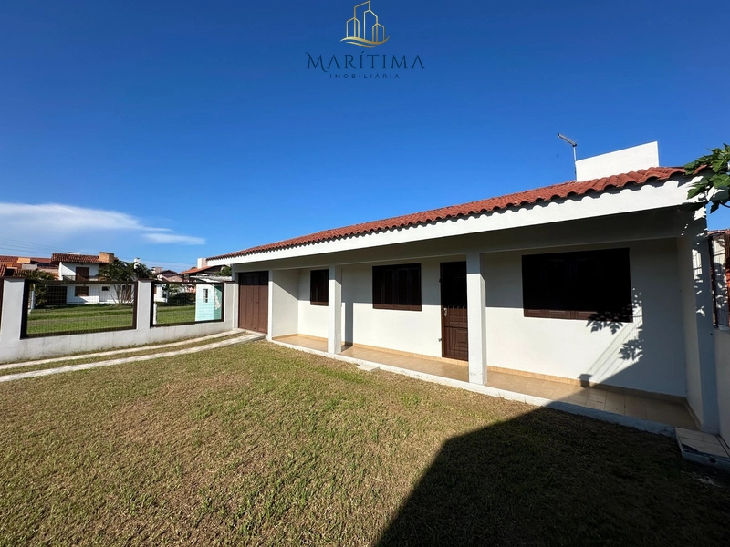 Excelente casa com 3 dormitorios no centro de Imbé: 1ª foto da galeria de imagens do imóvel