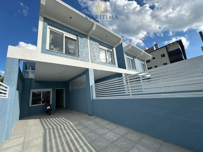 Sobrado com 04 dormitórios, a 500 metros do Mar!