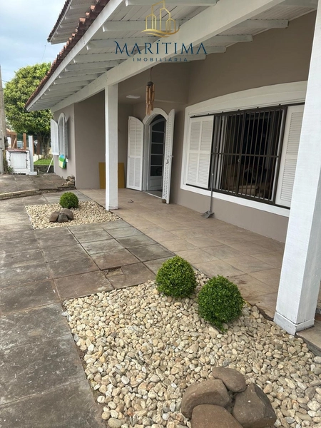 Casa de Esquina – 4 Dormitórios – ao lado do fórum, Tramandaí: 2ª foto da galeria de imagens do imóvel