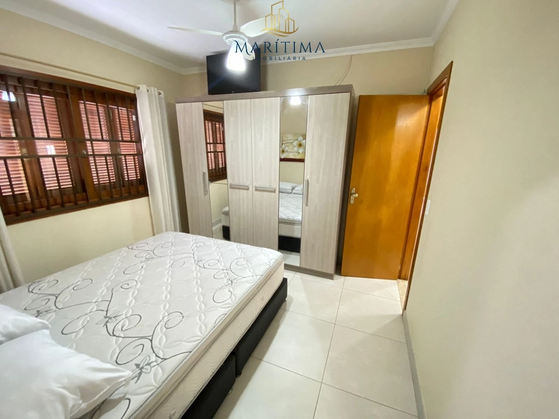 Casa com piscina: 10ª foto da galeria de imagens do imóvel