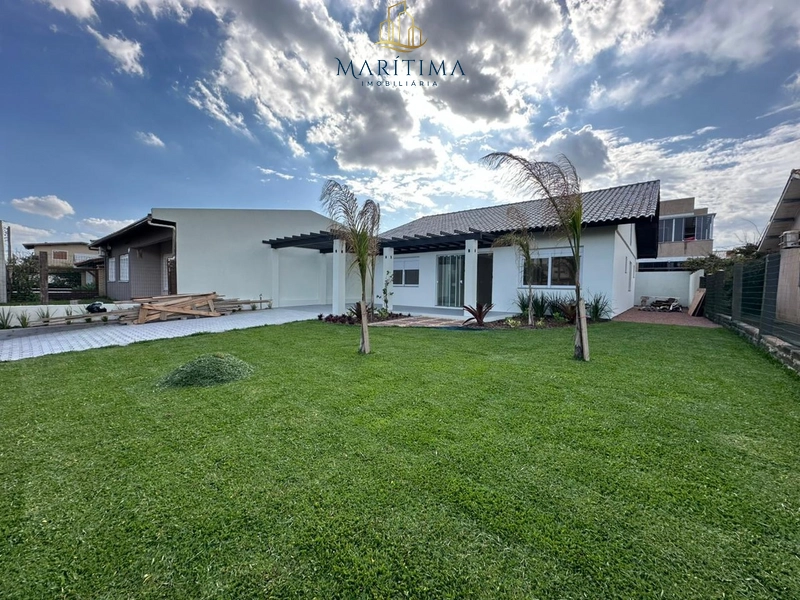 Casa térrea nova a 2 quadras do mar, em região central em Tramandaí!: 3ª foto da galeria de imagens do imóvel