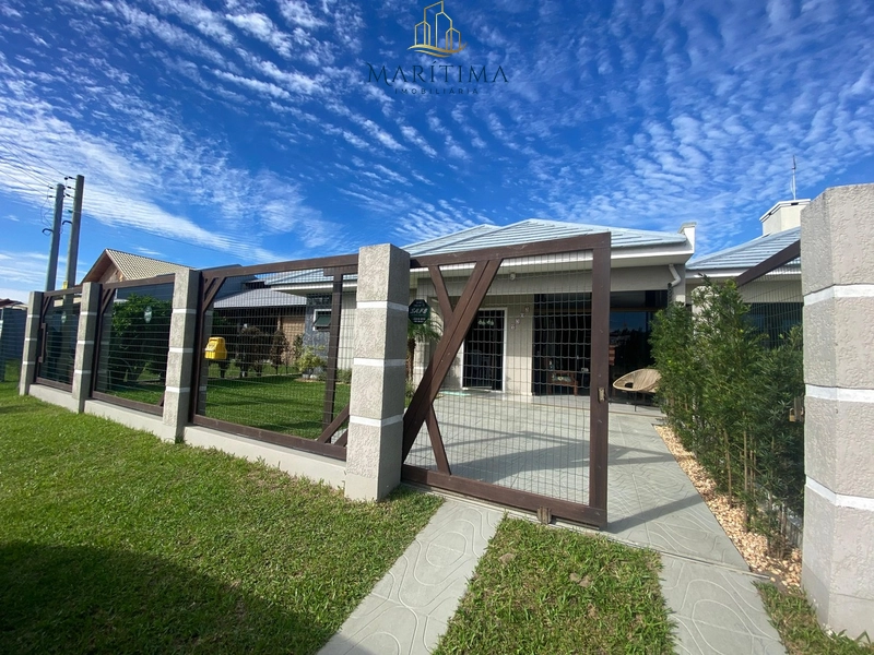 Casa a venda em Tramandaí, com 3 quartos e piscina, próxima ao mar!: 2ª foto da galeria de imagens do imóvel