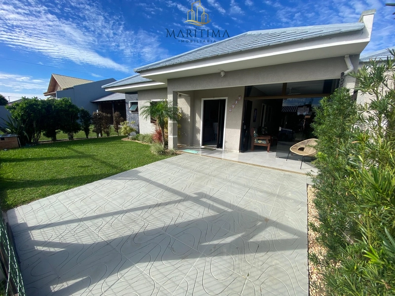 Casa a venda em Tramandaí, com 3 quartos e piscina, próxima ao mar!: 3ª foto da galeria de imagens do imóvel