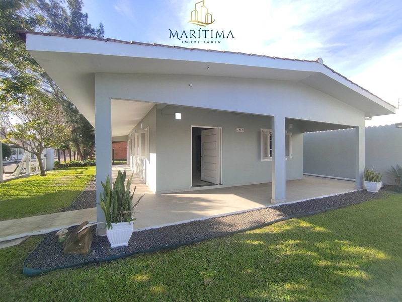 Linda Casa de Esquina à Venda em Tramandaí – Mobiliada: 1ª foto da galeria de imagens do imóvel