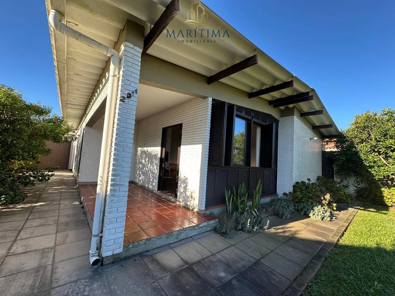Ampla Casa Próxima à Beira-Mar no Centro de Tramandaí: 3ª foto da galeria de imagens do imóvel