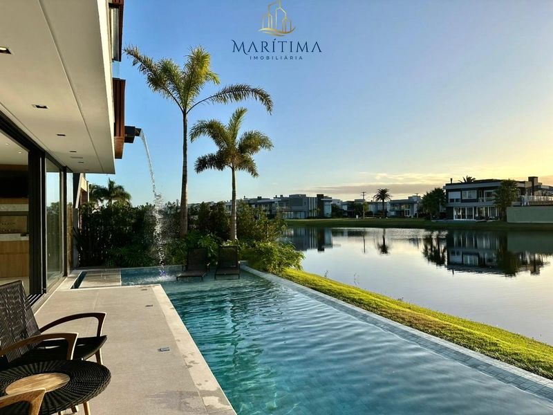 Mansão de 5 suites - beira lago: 3ª foto da galeria de imagens do imóvel