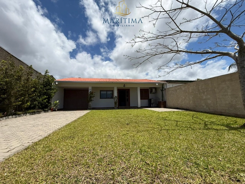 Casa a 800 metros do mar na praia de Imbé/RS.