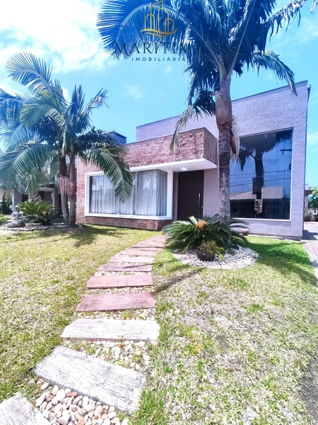 Casa com 04 suítes e piscina aquecida, em condomínio fechado!