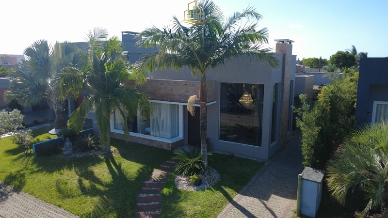 Casa com 04 suítes e piscina aquecida, em condomínio fechado!: 2ª foto da galeria de imagens do imóvel
