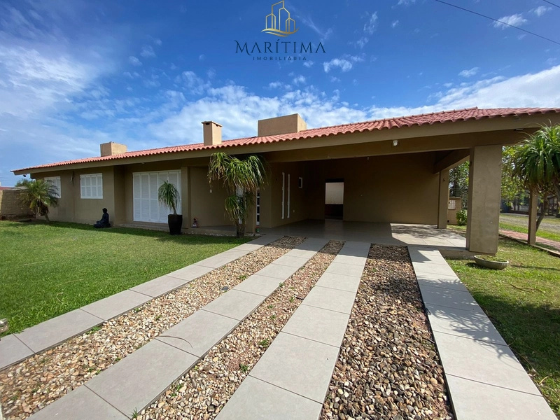 Casa de esquina com 04 dormitórios!