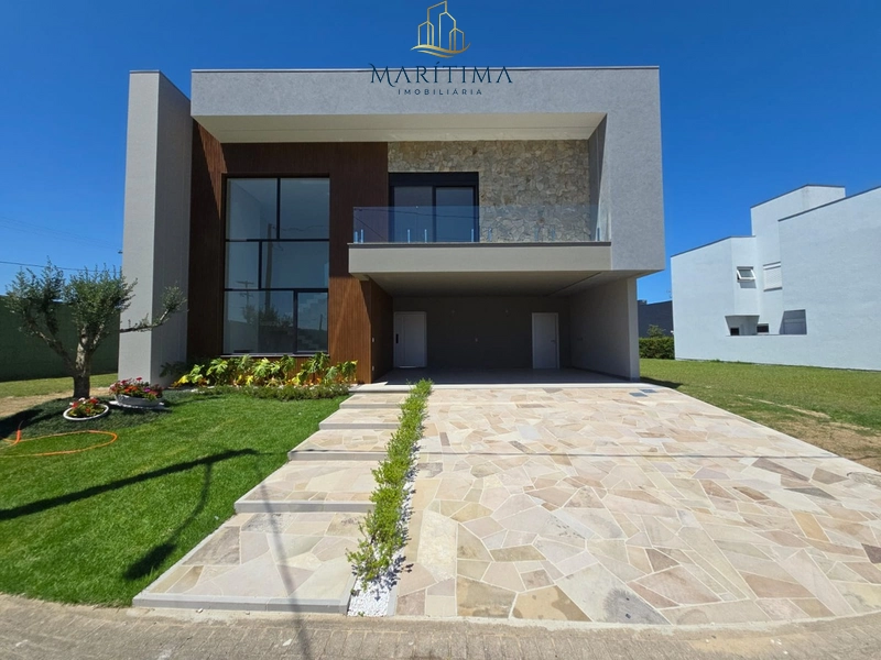 Excelente residência com 04 suítes no condomínio Marítimo!