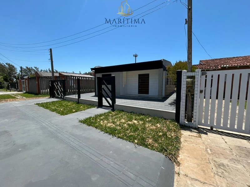 Casa com 03 dormitórios em Imbé!