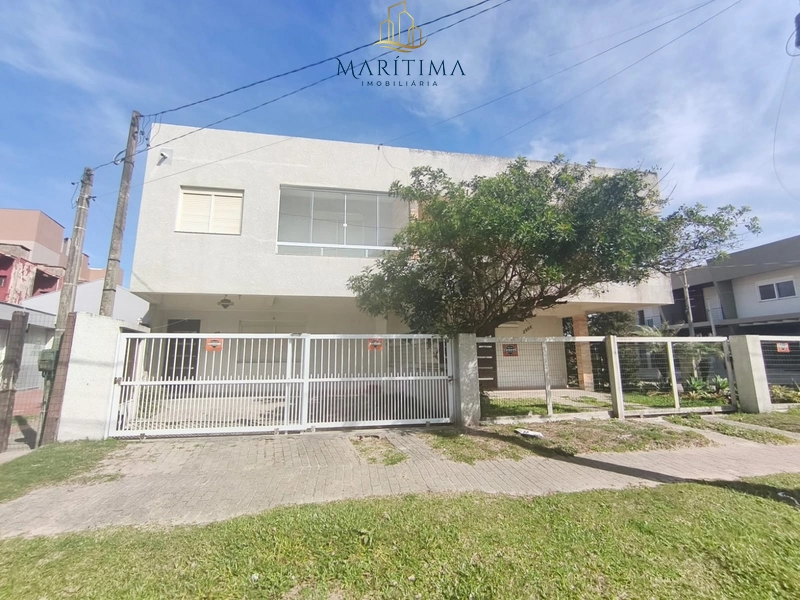 Sobrado 3 dormitórios com suite, pé na areia