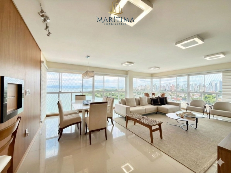 Apartamento com vista panorâmica mar, rio e serra a venda no Centro!